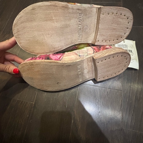 Magnolia Pearl Colorful Bunny Print Slippers. Pristine Condition, Never Worn - Picture 5 of 8